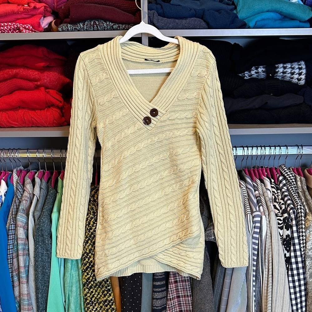 Venus tan long sleeve v neck cable knit sweater size XS